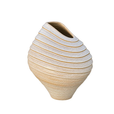 Linea Dune vase fra Anelí Alexa-kollektionen med skulpturel form og naturlig lys glasur